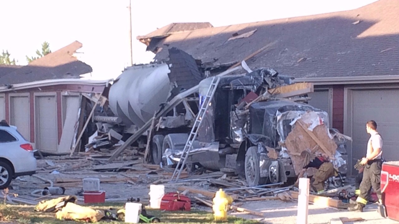 PHOTOS Fatal semi crash in Wellington